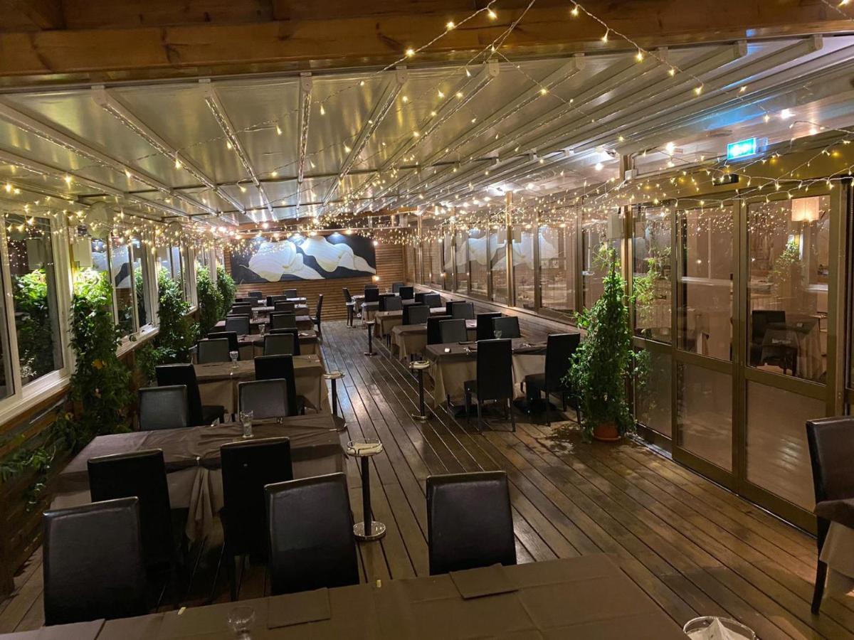 红色国际酒店4*