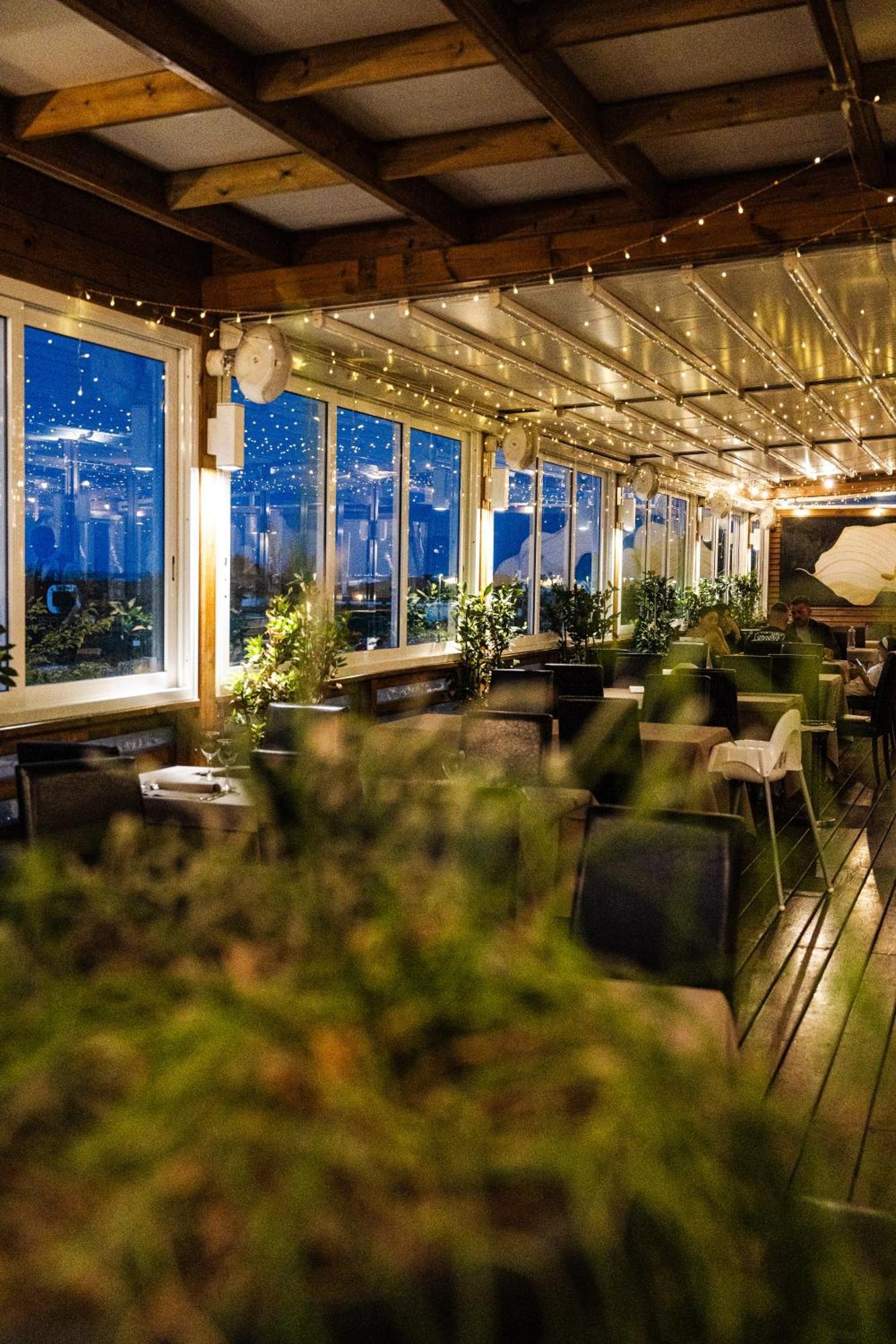 红色国际酒店4*