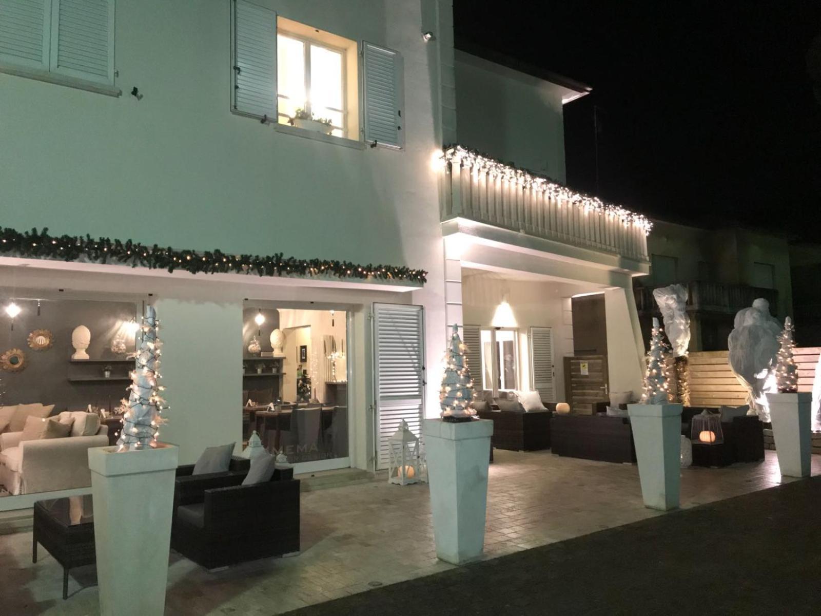 红色国际酒店