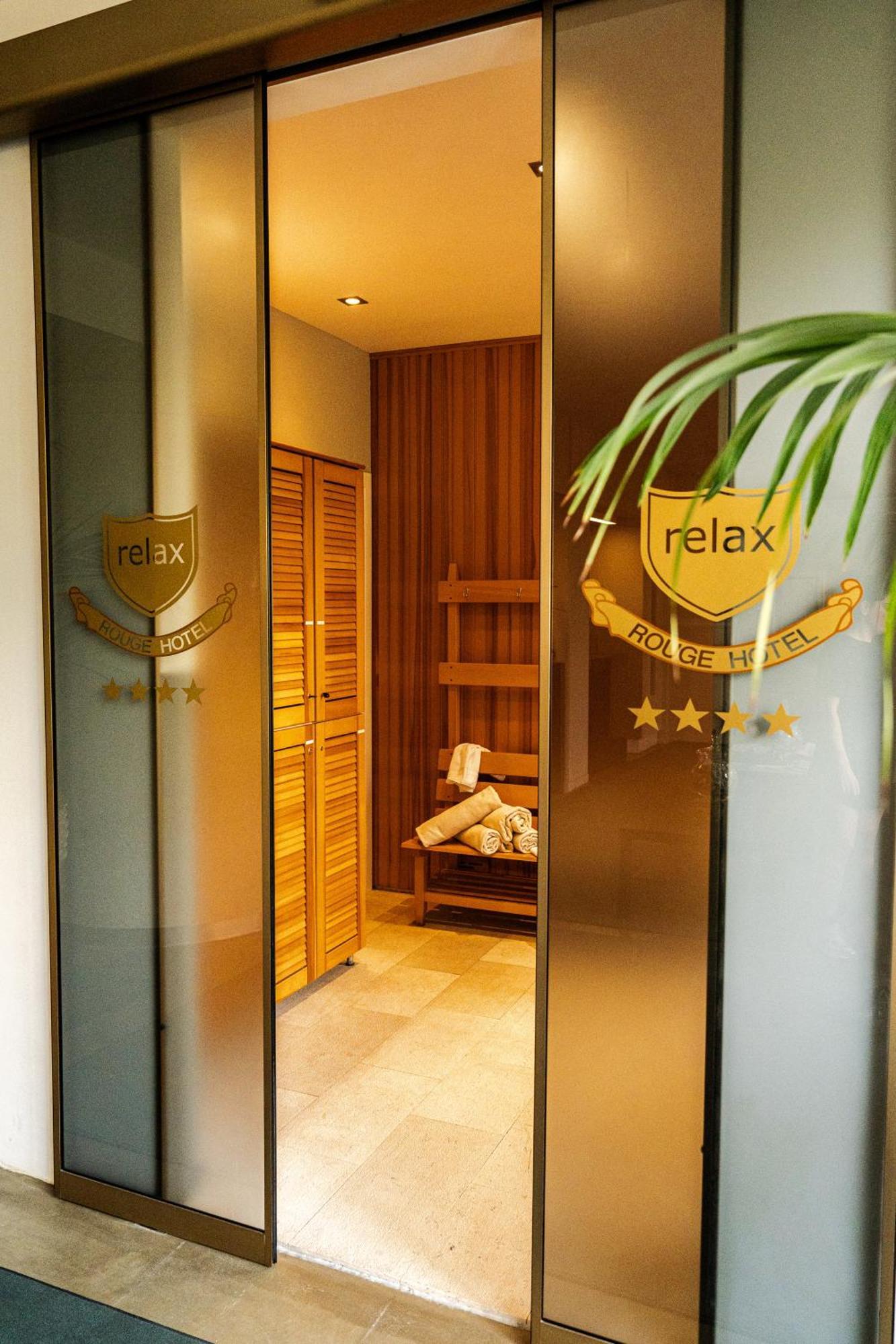 Rouge International Hotel 4*